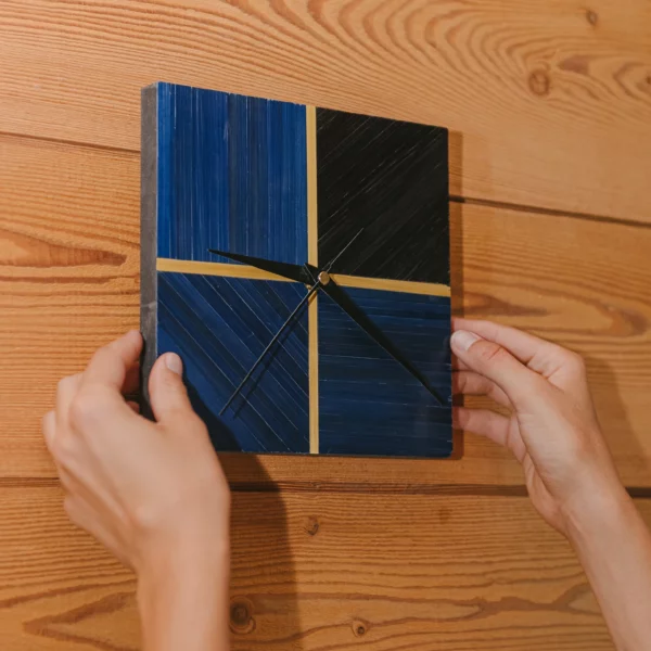 Horloge marqueterie de paille
